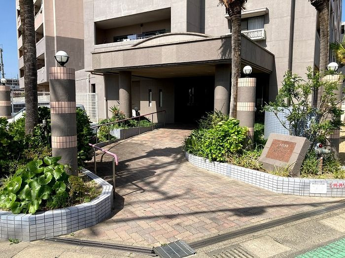 敷地内駐車場空き有りの外観