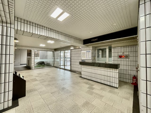 アンピール空港通り一号館のエントランス