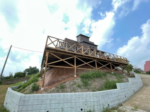 長生郡長柄町皿木　中古戸建の外観|令和3年3月築 土地約112坪　4LDK　長柄ダムを一望できます。ウッドデッキ・テラス付・屋上付き
