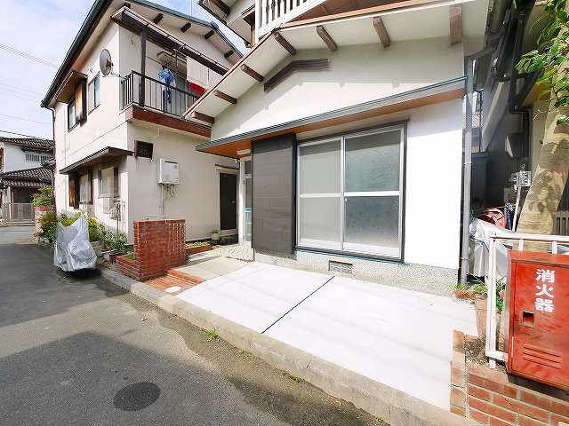 南京終戸建の駐車場|駐車場があるので、車を買う予定の方も安心です（軽自動車専用）
