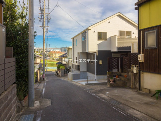 【前面道路含む現地写真】