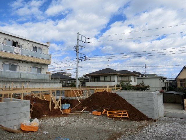 鷺沼台３丁目　新築分譲住宅　の外観|鷺沼台３丁目　新築分譲住宅　全３棟　全棟カースペース２台　南側に協定道路を設けた全棟採光に満ちた明るい邸宅　