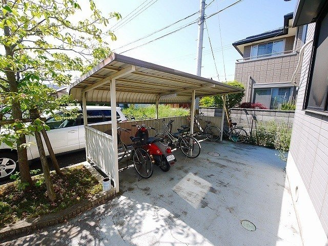 パストラルジュセイ弐番館のその他共用部分|屋根付き駐輪場です