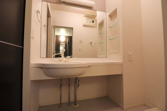 アーバンロックの独立洗面台|2021年撮影。現況と異なる場合がございます。