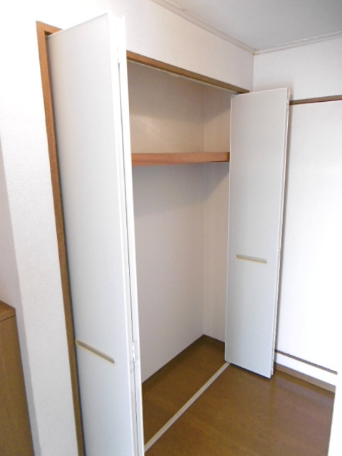 パピオン津福【10,000円キャッシュバック対象物件】の設備|玄関収納です