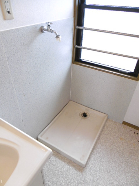 パピオン津福【10,000円キャッシュバック対象物件】の洗面所|忙しい朝には欠かせない洗面所です