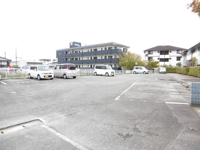 パピオン津福【10,000円キャッシュバック対象物件】の駐車場|駐車場完備です