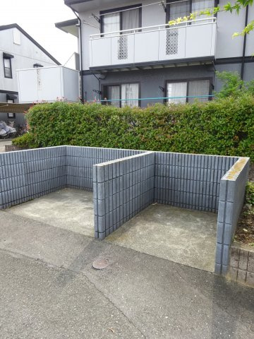 パピオン津福【10,000円キャッシュバック対象物件】のセキュリティ|敷地内ごみ置き場です