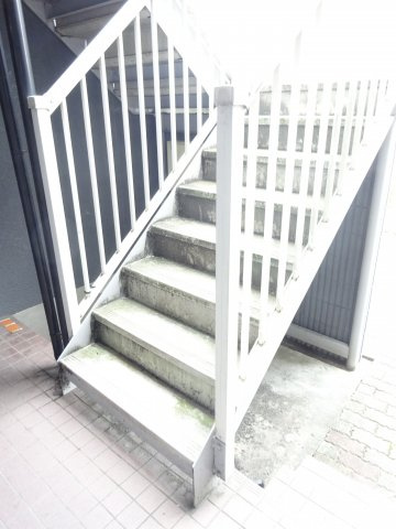 パピオン津福【10,000円キャッシュバック対象物件】のロビー|階段です