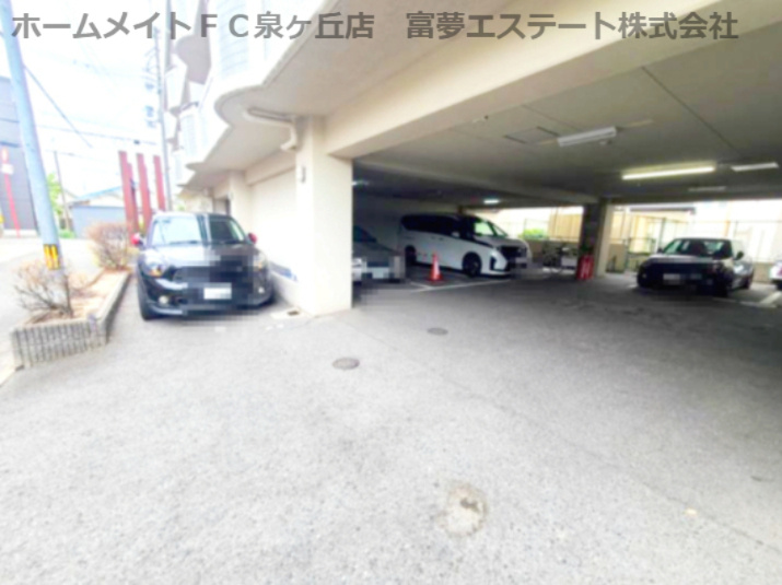 プランドール土師の駐車場