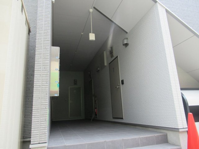 【エントランス】 | Y＆Mアルタイル花園本町（ワイアンドエムアルタイルハナゾノホンマチ）（河内花園賃貸） | 毎日通るエントランスはこのようになっています