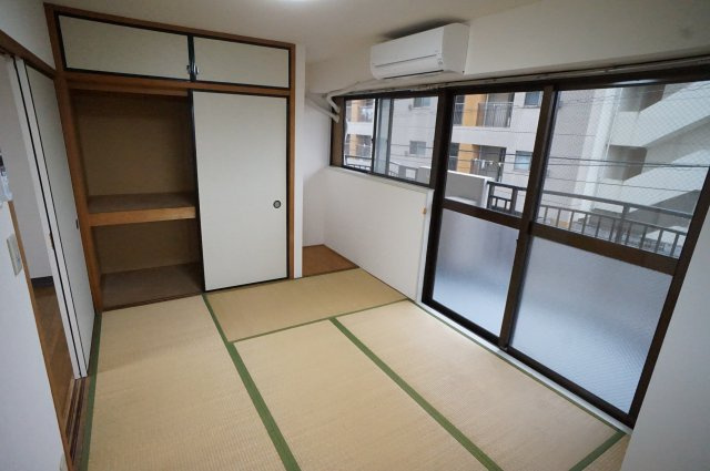 グランドヴィラ・アサヒの和室|落ち着いた雰囲気の和室付きです