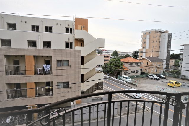 グランドヴィラ・アサヒのバルコニー|日当たりの良いバルコニーは洗濯物も良く乾きますね