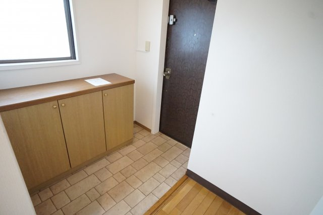 グランドヴィラ・アサヒの玄関|収納もある玄関です