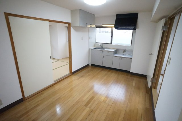 グランドヴィラ・アサヒの居間・リビング|ゆったり過ごせる居間です