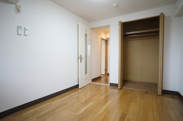 グランドヴィラ・アサヒの寝室|開放的な寝室です