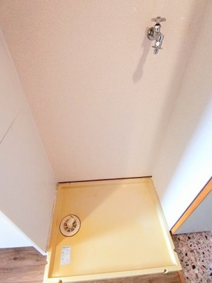 【設備】 | シャインヒルズ向ヶ丘 | キッチン横にある室内洗濯機置き場です☆防水パンが付いているので万が一の漏水にも安心です！