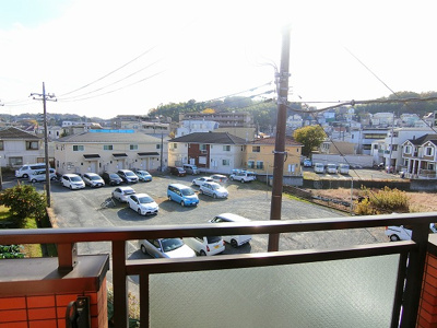 【展望】 | シャインヒルズ向ヶ丘 | バルコニーからの眺望です♪目の前は駐車場になっていて視界を遮る建物がありません☆