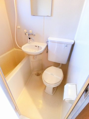 【浴室】 | シャインヒルズ向ヶ丘 | ユニットバスでお掃除らくらく☆浴室内に洗面台・トイレ付きです♪窓があるので湿気がこもりにくくて良いですね☆