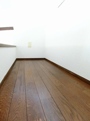 【収納】 | シャインヒルズ向ヶ丘 | 洋室6帖のお部屋にある1.5帖ロフトスペースです！窓があるので多用途に使用できます♪