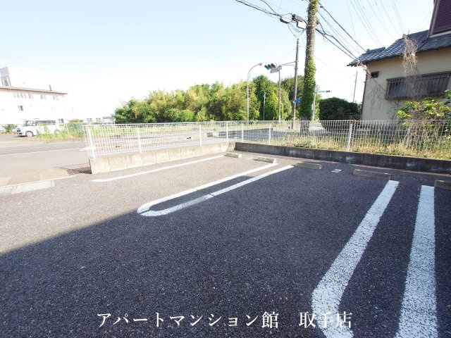 K’s・リーフの駐車場