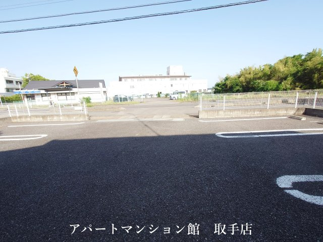 K’s・リーフの駐車場