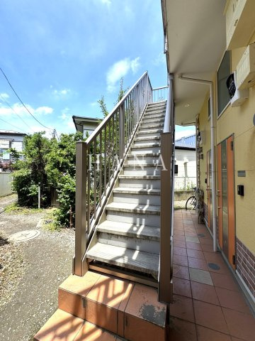 ユナイト子安ルイジアナのエントランス