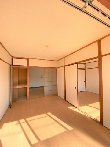スカイハイツの居間・リビング