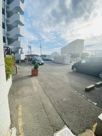 三愛シティライフ箱崎5の駐車場