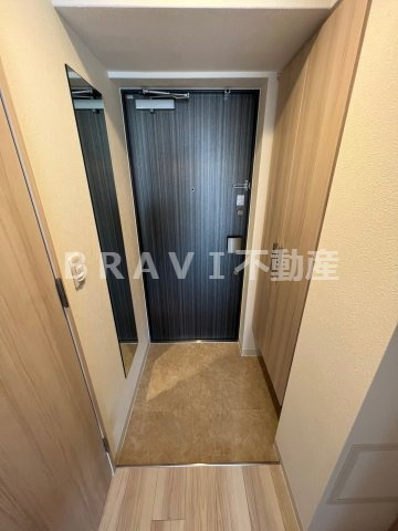 La Douceur谷町（旧 ミラージュパレス谷町ブライト）　BRAVI不動産の玄関|【ミラージュパレス谷町ブライト】ゆったりとした玄関です