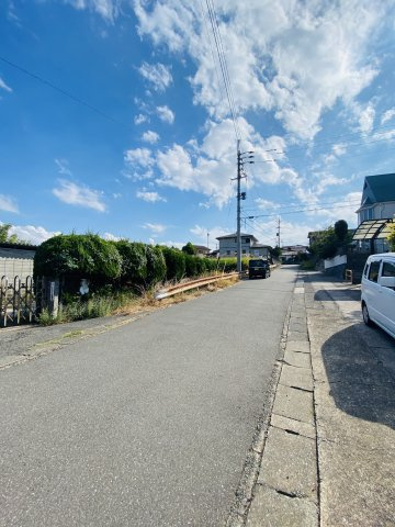 福津市若木台６丁目　戸建ての前面道路含む現地写真