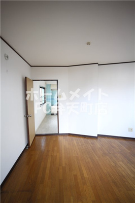 【寝室】 | ボンジュール南市岡 | 使い勝手のいい寝室です