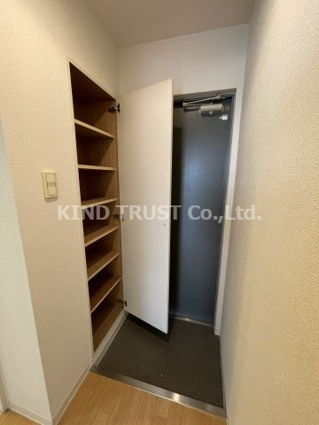 キャピトル天神橋の玄関|収納もある玄関です