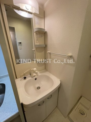 キャピトル天神橋の洗面所|明るい洗面所です