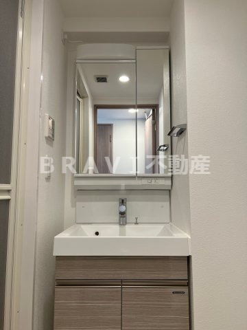 La Douceur谷町（旧 ミラージュパレス谷町ブライト）　BRAVI不動産の独立洗面台|【ミラージュパレス谷町ブライト】朝の支度にも助かる、独立の洗髪洗面化粧台