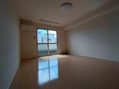 【洋室】 | ソフィアルーチェ