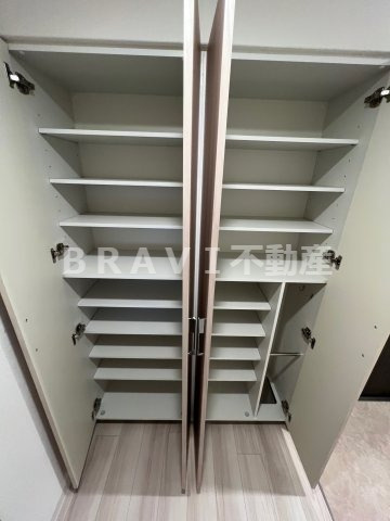 La Douceur谷町（旧 ミラージュパレス谷町ブライト）　BRAVI不動産の玄関|【ミラージュパレス谷町ブライト】シューズボックス