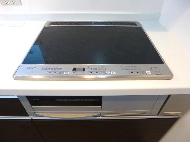 メトロステージ上野の設備|グリル付ＩＨ３口システムキッチンです