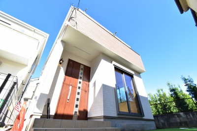 【外観】 | 立川市幸町　3期　2号棟 | 周辺環境に溶け込み、それでいて個性豊かなデザインは住まう人に優越感をもたらしてくれます。
