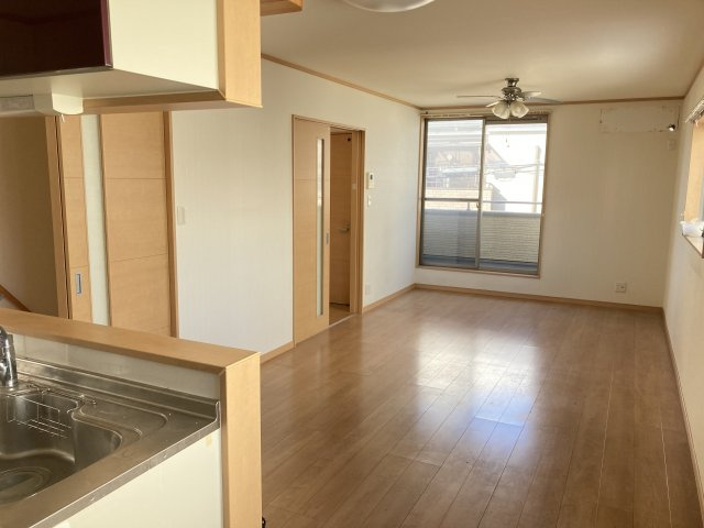 【居間・リビング】 | 堀上町　中古戸建