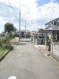 【前面道路含む現地写真】 | 前面棟もなく、開放的です。