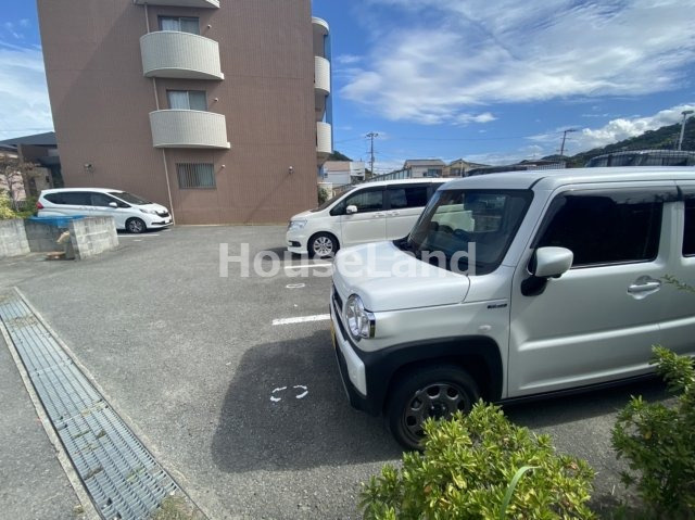 リヴィエールの駐車場