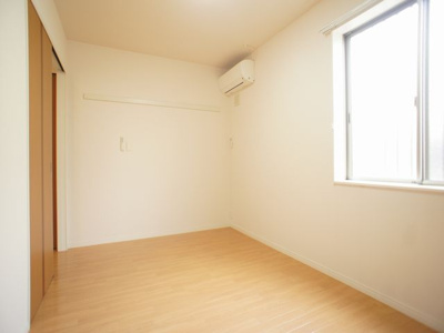 【寝室】 | ポラリスＡ | 快適に過ごせるエアコンが付いています♪