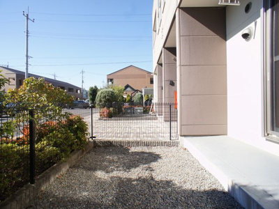 【庭】 | ポラリスＡ | 便利な専用庭と洗濯物を干せるテラスもあります♪