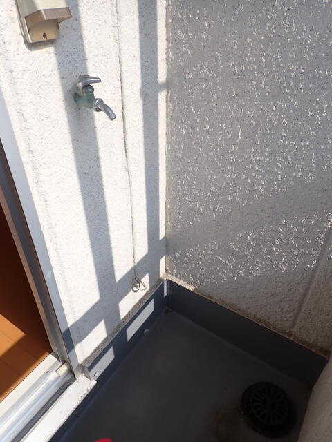 室外洗濯機置場。