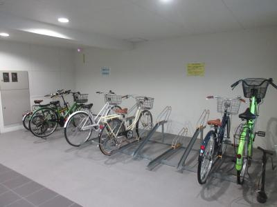 エスパシオ梅津の駐車場|屋内駐輪場