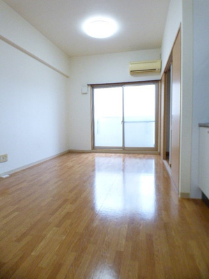 【居間・リビング】 | ブリッジサイド43 | ◆不動産すまラボの新プラン◆入居時の費用負担が0円で入居可能♪お気軽にお尋ねください♪