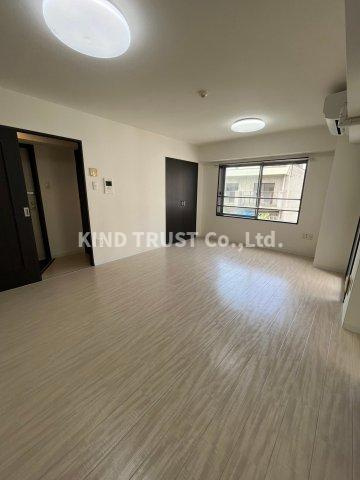 ハーベスト天満の居間・リビング|こちらのリビングで趣味の時間をお楽しみください