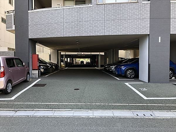熊本市中央区新屋敷１丁目の賃貸マンションの駐車場