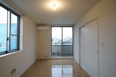【居間・リビング】 | カサグランデM | LDK内観です。二面採光の明るいお部屋です